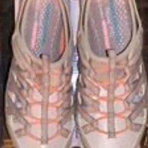 Sketchers size 7